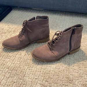 🦔 Steve Madden Fremontt Taupe Suede Ankle Boot